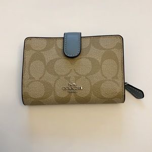 Gently Loved Coach Signature Corner-zip Leather Bi-fold Women’s Wallet